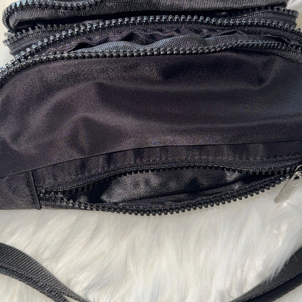 ALO Yoga Sleek Black Belt Bag - Picture 9 of 10